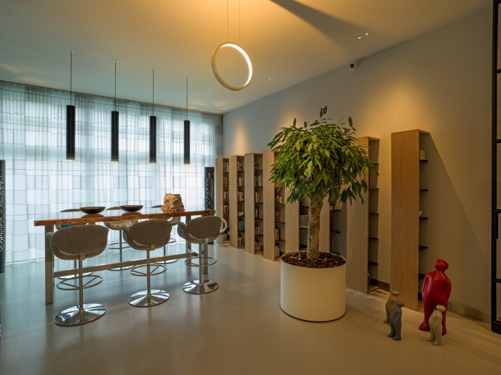 B9321688-Large-1024x767